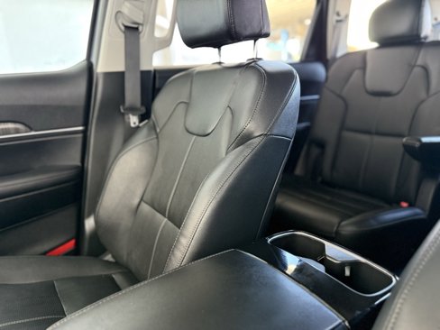 Used 2023 Kia Telluride EX w/ EX Captain's Chair Package image 35