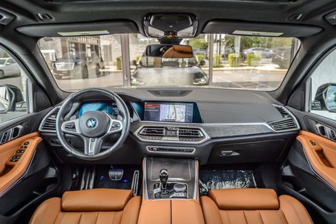Used 2022 BMW X5 xDrive40i w/ M Sport Package image 3