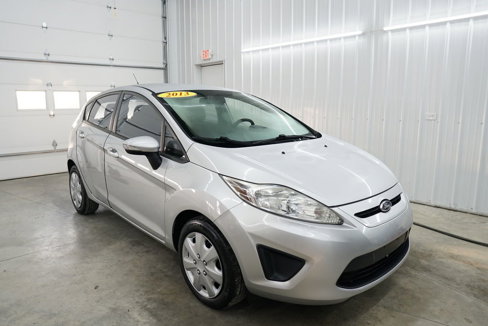 Used 2013 Ford Fiesta SE image 1