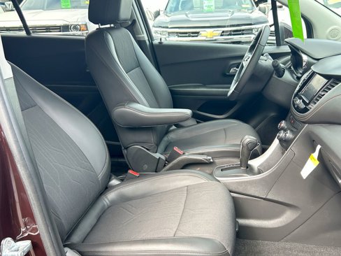 Certified 2022 Chevrolet Trax LT w/ LT Convenience Package image 27