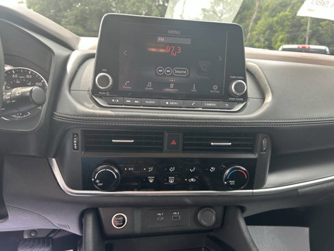 Used 2023 Nissan Rogue S image 18