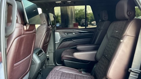 Used 2024 Cadillac Escalade V w/ LPO, ONYX Package image 36