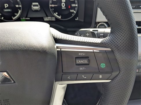 New 2025 Mitsubishi Outlander SEL image 17