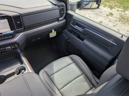 New 2026 GMC Sierra 2500 SLT w/ SLT Premium Package image 17
