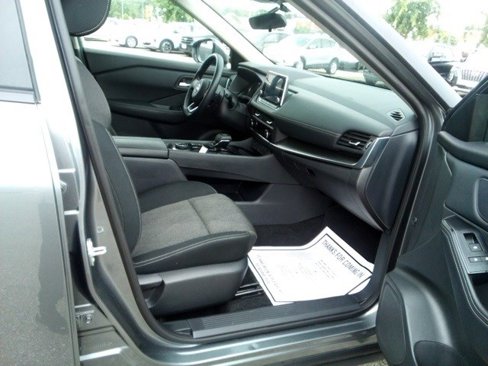 Used 2024 Nissan Rogue SV image 18