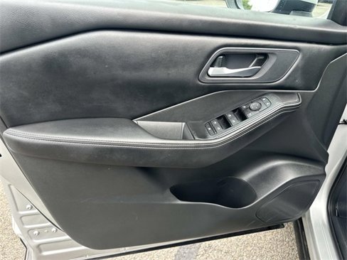 Used 2024 Nissan Rogue SV image 16