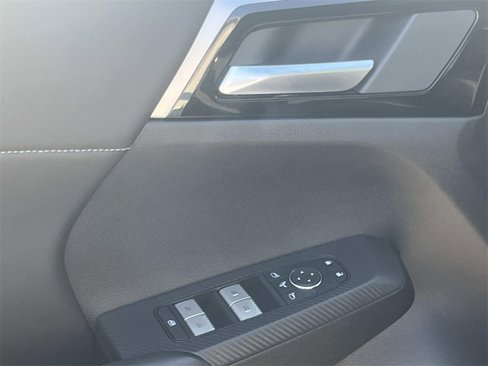New 2025 Mitsubishi Outlander SE image 12