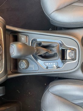 Used 2019 Jeep Cherokee Limited image 30