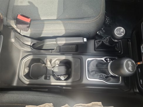 Used 2024 Jeep Wrangler Sahara image 21