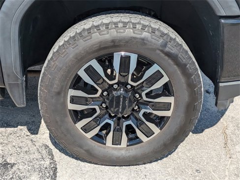 Used 2023 GMC Sierra 2500 Denali w/ Denali Black Diamond Edition image 11