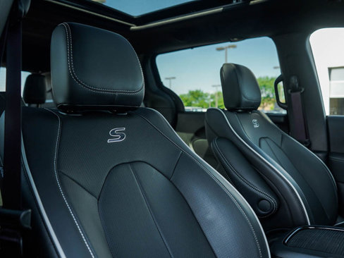 New 2026 Chrysler Pacifica Limited image 12