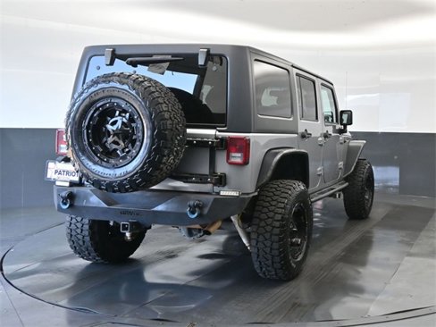 Used 2016 Jeep Wrangler Unlimited Rubicon w/ Connectivity Group image 4