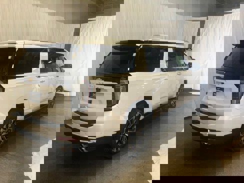 New 2025 Chevrolet Suburban High Country image 21