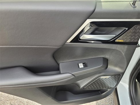 New 2025 Mitsubishi Outlander SE image 12