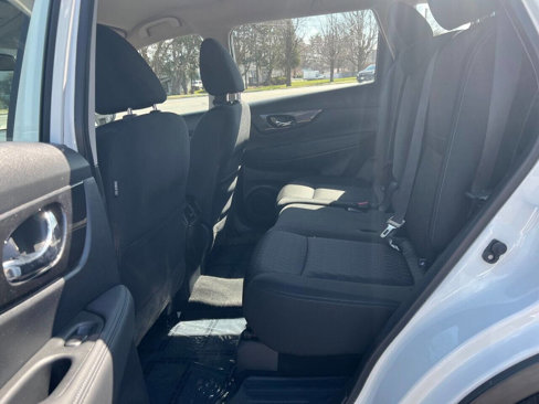 Used 2017 Nissan Rogue S image 17