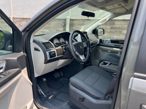 Used 2010 Dodge Grand Caravan Crew w/ Entertainment Group 2 image 8