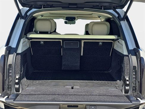 New 2025 Land Rover Range Rover SV image 12