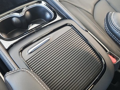 New 2025 Chrysler Pacifica Limited image 43