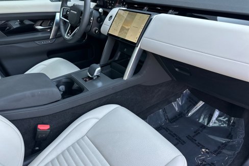 Certified 2024 Land Rover Discovery Sport S image 17