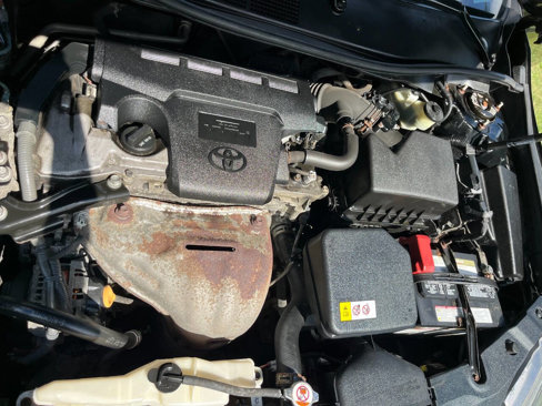 Used 2017 Toyota Camry SE image 3