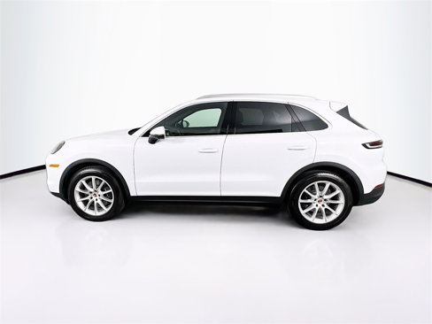 Used 2025 Porsche Cayenne image 2