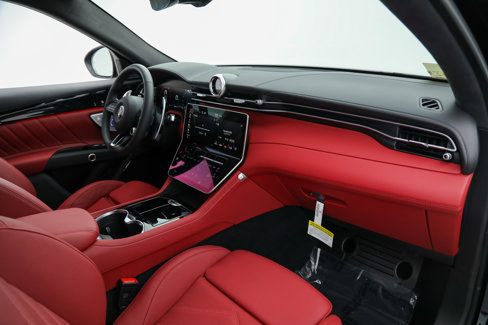 Used 2025 Maserati Grecale Modena image 10