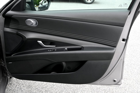 Used 2024 Hyundai Elantra Limited image 32