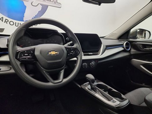 Used 2024 Chevrolet Trax LS w/ LS Convenience Package image 18