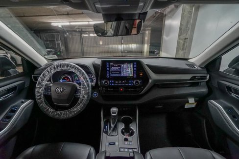 New 2025 Toyota Highlander XLE image 28