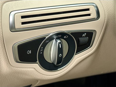 Used 2021 Mercedes-Benz C 300 4MATIC Sedan image 9