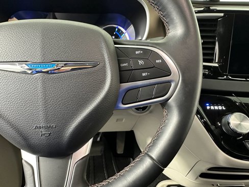 Used 2017 Chrysler Pacifica Premium image 47