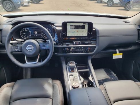 New 2025 Nissan Pathfinder SL image 10