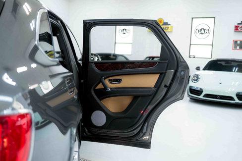 Used 2018 Bentley Bentayga image 70