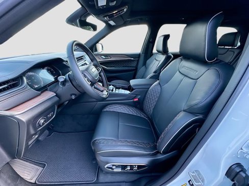 New 2025 Jeep Grand Cherokee Summit image 15