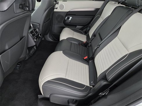 Certified 2024 Land Rover Discovery Dynamic SE image 5