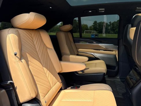 Used 2025 Cadillac Escalade IQ Sport 2 image 9