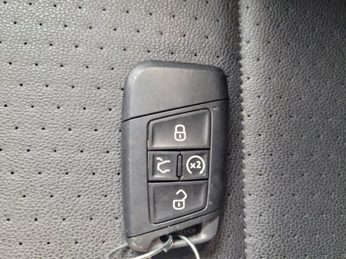 Used 2024 Volkswagen Jetta SE image 32