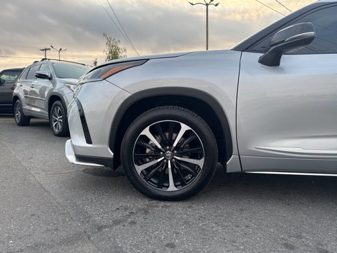 Used 2022 Toyota Highlander XSE image 2