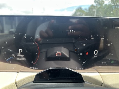 New 2025 Nissan Armada Platinum Reserve image 14