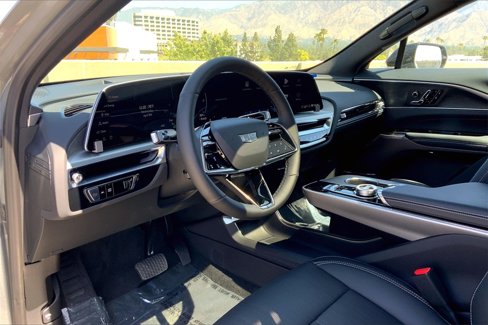 Used 2025 Cadillac Lyriq Luxury image 9