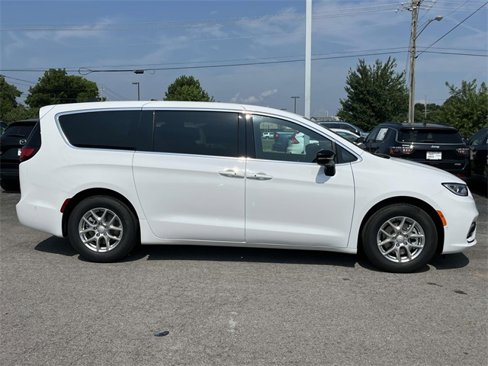 New 2025 Chrysler Pacifica Select image 8