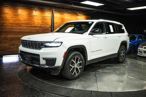 Used 2024 Jeep Grand Cherokee L Limited w/ Luxury Tech Group II image 2