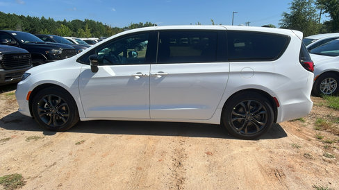 New 2026 Chrysler Pacifica Select image 11