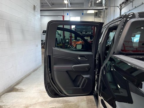New 2025 Chevrolet Colorado Z71 w/ Technology Package image 32