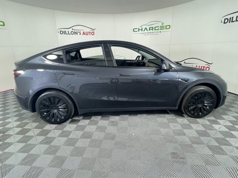 Used 2024 Tesla Model Y 2WD image 12