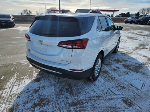 Used 2024 Chevrolet Equinox LT image 3