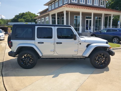 Used 2023 Jeep Wrangler Unlimited Sahara image 8