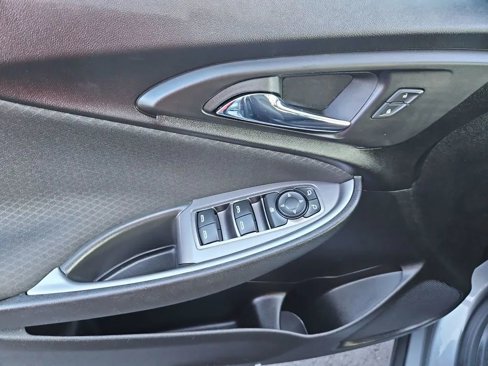 Used 2023 Chevrolet Malibu LT image 12