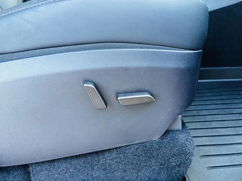 Used 2025 Tesla Model Y Long Range image 31