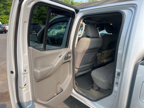 Used 2012 Nissan Frontier SV w/ SV Premium Utility Pkg image 16